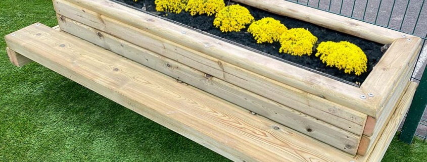 Timber Planter with Bench Seat - 3 - 1024 x 1024